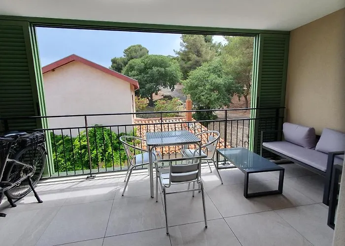 Le Revest Terrasse Vue Centre Climatisation Parking Сет